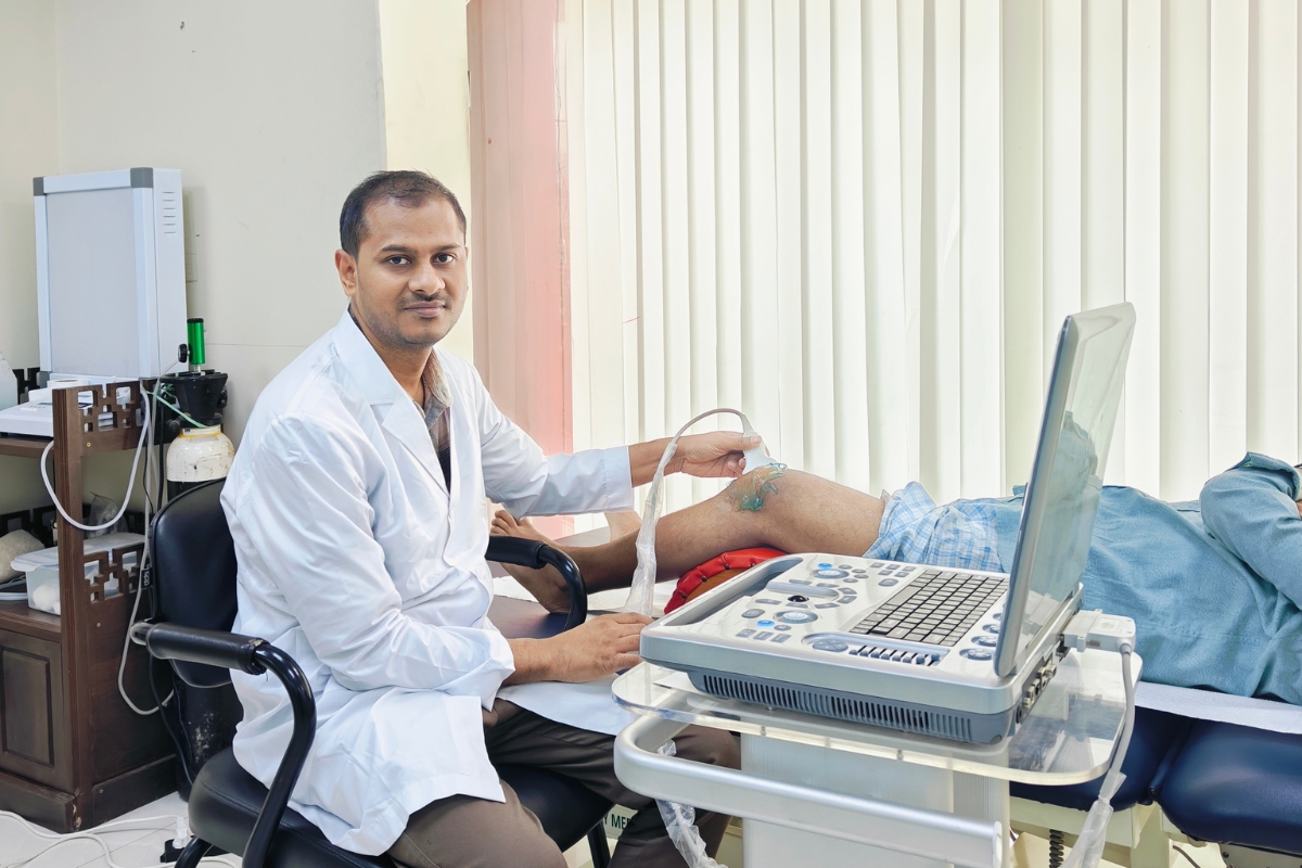 Dr. Sourav Rahman Knee Pain Checking with MSK Ultrasound.jpg