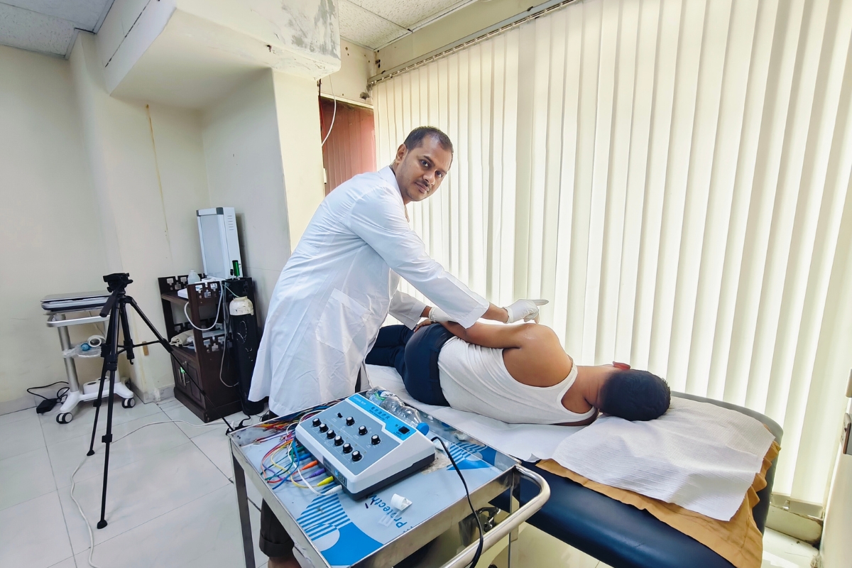 Dr. Sourav Rahman acupuncture for shoulder pain. jpg